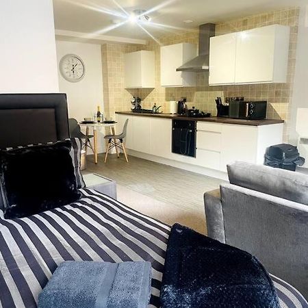 דרבי #215 1 Bed Serviced Apartment מראה חיצוני תמונה
