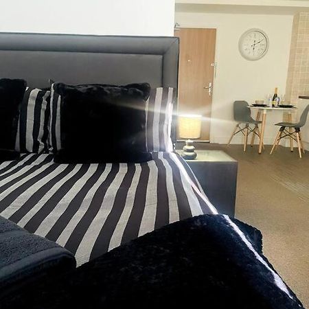 דרבי #215 1 Bed Serviced Apartment מראה חיצוני תמונה