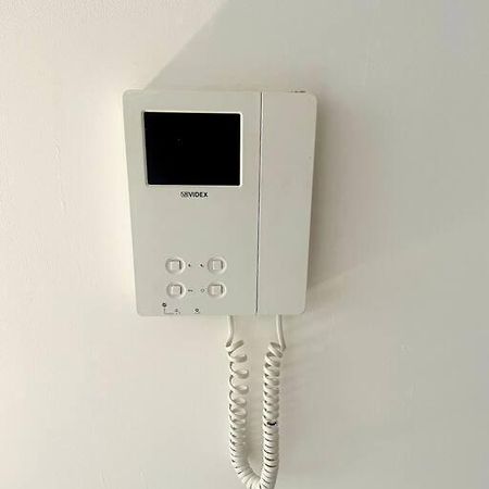 דרבי #215 1 Bed Serviced Apartment מראה חיצוני תמונה