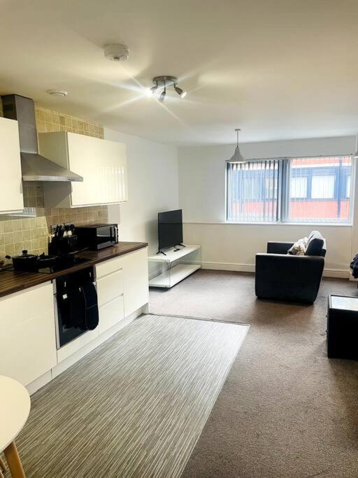 דרבי #215 1 Bed Serviced Apartment מראה חיצוני תמונה