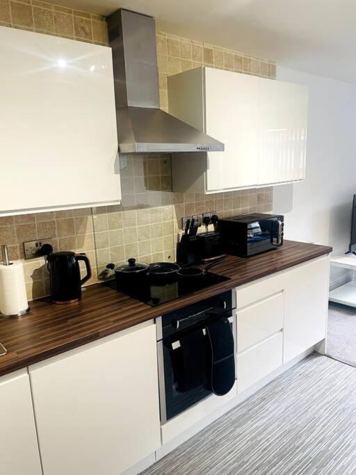 דרבי #215 1 Bed Serviced Apartment מראה חיצוני תמונה
