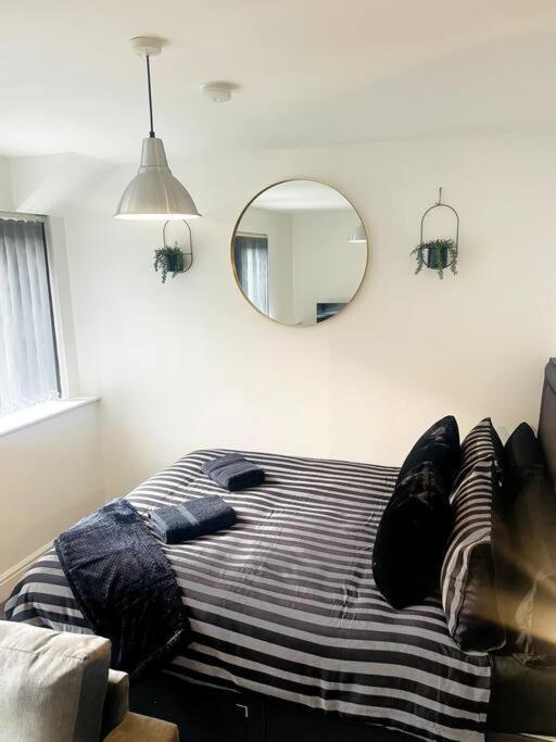 דרבי #215 1 Bed Serviced Apartment מראה חיצוני תמונה