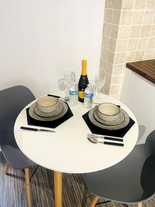 דרבי #215 1 Bed Serviced Apartment מראה חיצוני תמונה